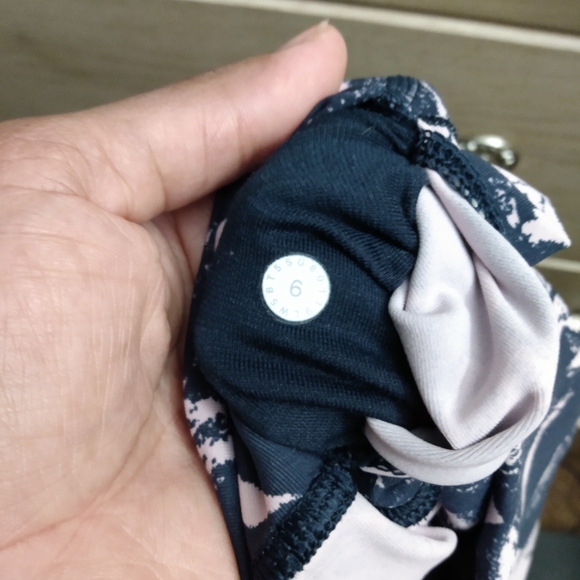 Lululemon Leggings 💙🩷 - Picture 7 of 7